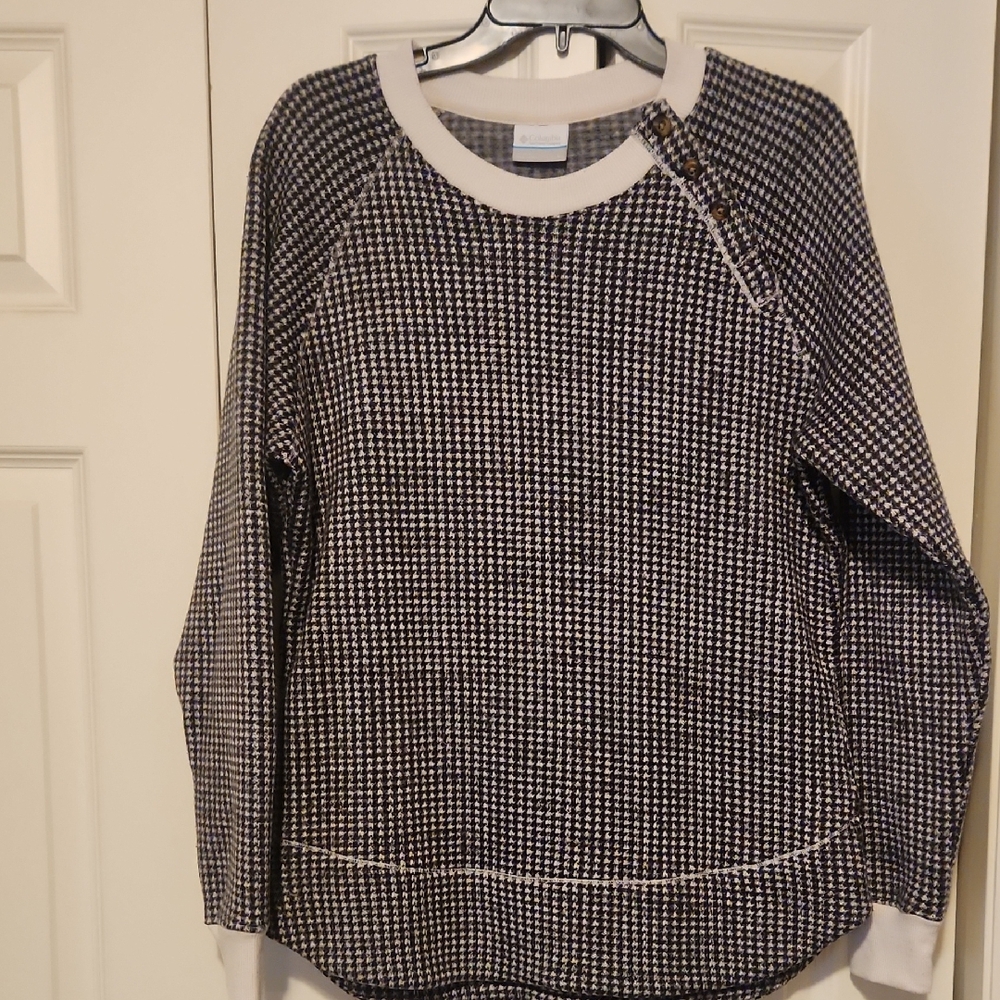 Columbia Black and White Crew Neck Sweater